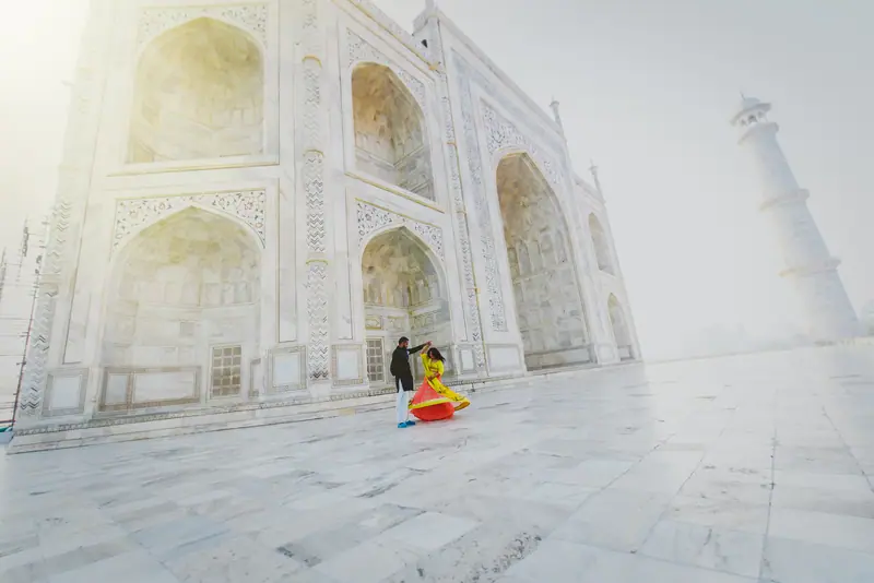 A pre-wedding shoot in front of the Taj Mahal